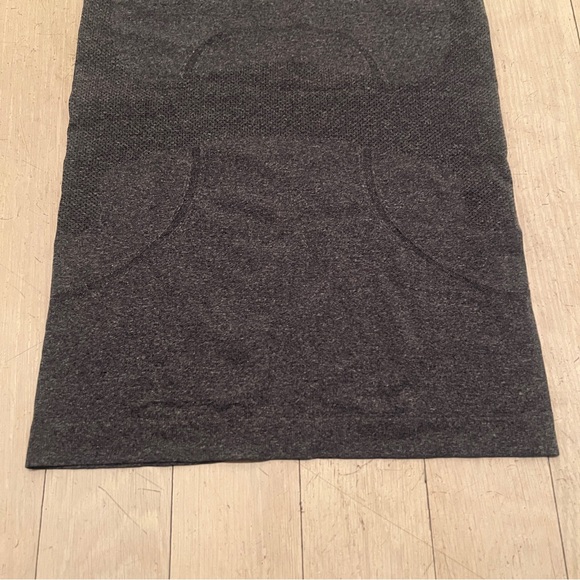 Lululemon Swiftly Tech Racerback in Heathered Black Size 4 - Picture 7 of 12